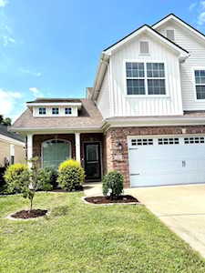 1901 Falling Leaves Ln Lexington, KY 40509