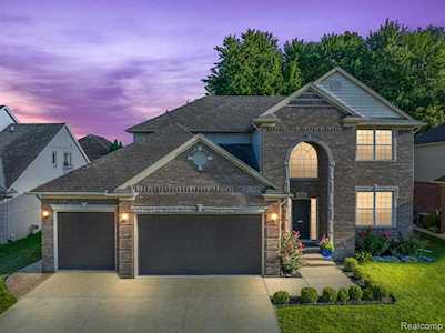 22123 Sandalwood Macomb, MI 48044