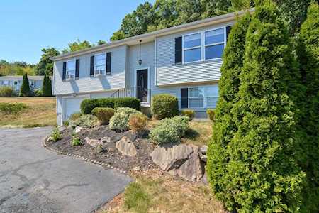 32 Sean Dr Northbridge, MA 01588