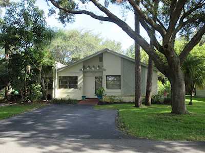 3842 N Arelia Drive Delray Beach, FL 33445