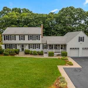 17 Moore Rd Hopedale, MA 01747