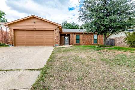 1930 Lost Creek Drive Arlington, TX 76006