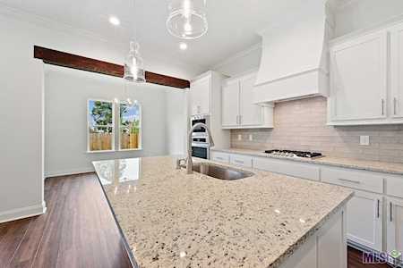 8942 Magnolia View Dr Baton Rouge, LA 70810