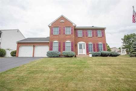 2664 Lynnwood Dr Nazareth, PA 18064