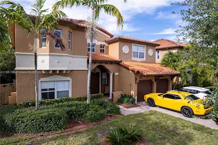 15605 SW 26th Ter Miami, FL 33185