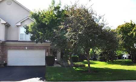 827 Crossing Way St. Charles, IL 60174