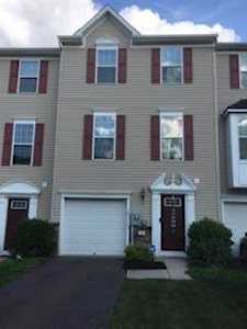 15 White Rose Ln Easton, PA 18045