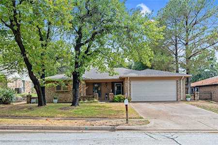 2824 Live Oak Lane Bedford, TX 76021