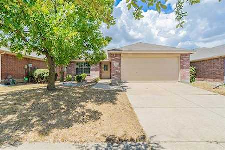 2043 Club Oak Drive Heartland, TX 75126