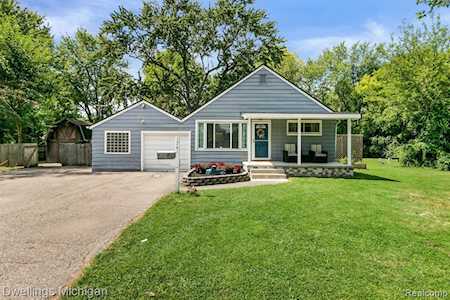 1741 Brandt St Garden City, MI 48135