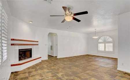 6824 Elm Creek Dr #101 Las Vegas, NV 89108