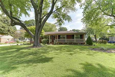 824 Woodstock Rd Virginia Beach, VA 23464