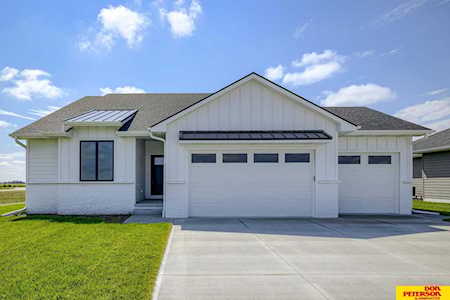 2745 Samuel Dr Fremont, NE 68025