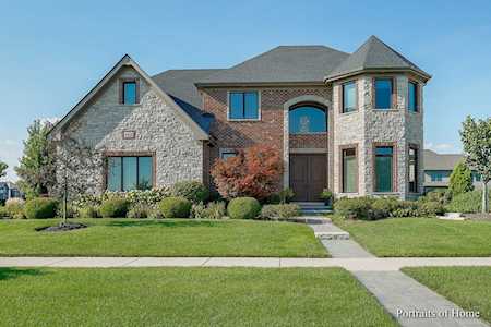 4404 Chinaberry Ln Naperville, IL 60564