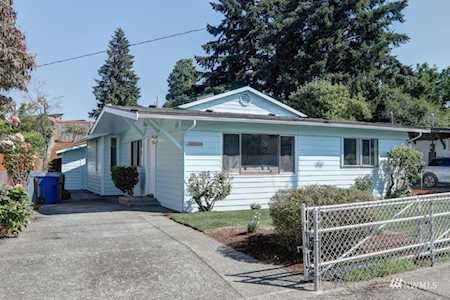 2524 NE 5th Place Renton, WA 98056