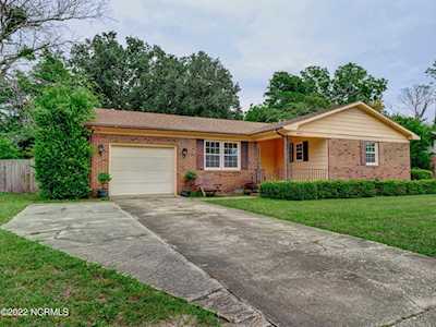 4913 Richardson Drive Wilmington, NC 28405