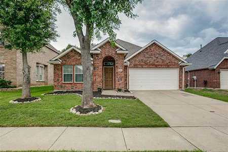 5816 Meadowglen Drive Argyle, TX 76226