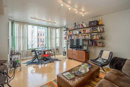 10 Regent St #207 Jersey City, NJ 07302