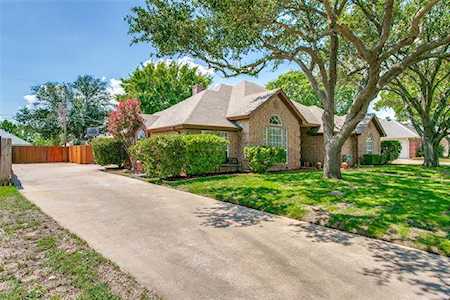 7832 Hidden Oaks Drive North Richland Hills, TX 76182