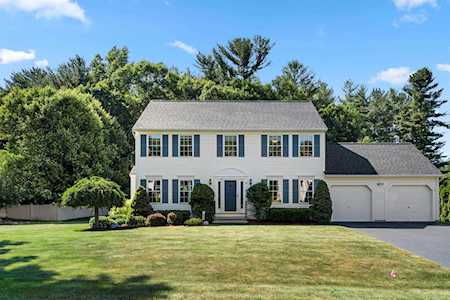 19 Partridge Ln Plaistow, NH 03865