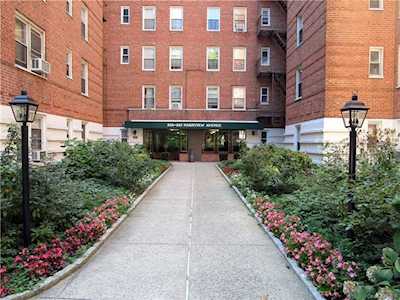 245 Parkview Avenue #4E Bronxville, NY 10708