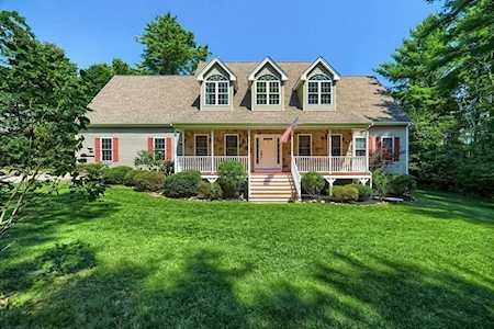 19 Robbins Ln. Lakeville, MA 02347