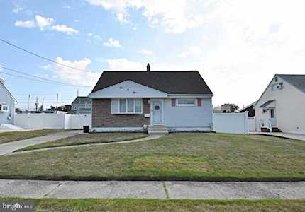 205 Saunders Ave Bellmawr, NJ 08031