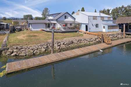 207 N Welcome Slough Rd Cathlamet, WA 98612