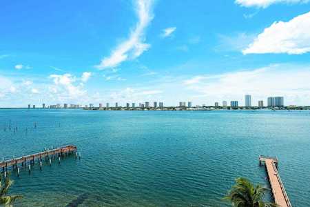 3040 Lake Shore Drive #802 Riviera Beach, FL 33404