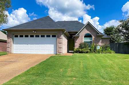 10214 S Green Moss Dr Cordova, TN 38018