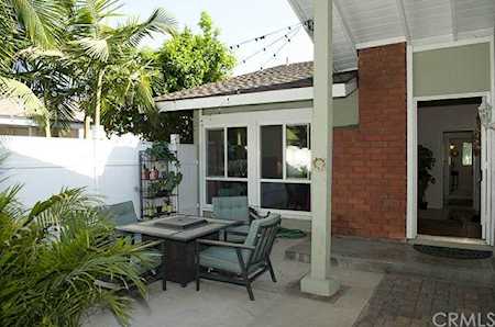 1067 Santa Rosa Ave Costa Mesa, CA 92626
