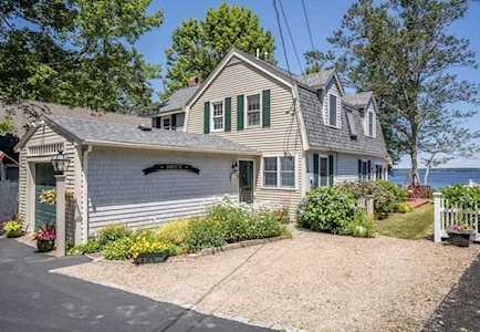 9 Pine Bluff #WATERFRONT Lakeville, MA 02347