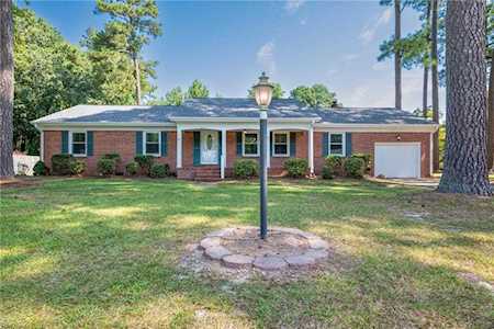 4921 Lake Shore Dr Chesapeake, VA 23321