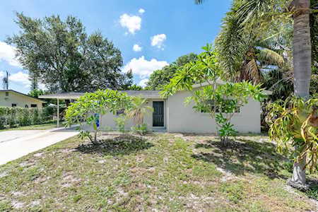 1422 W Perry Street Lantana, FL 33462