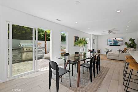 337 Bordeaux Ln Costa Mesa, CA 92627