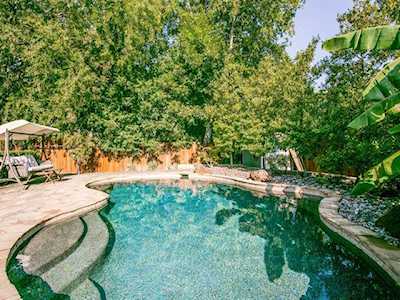 613 E Worth Street Grapevine, TX 76051