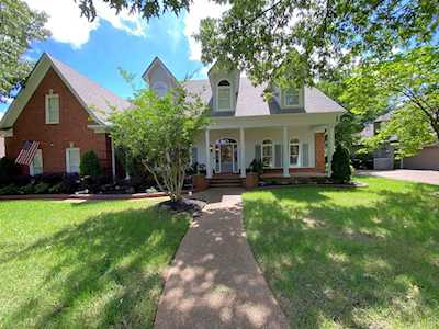 692 Green Oaks Ln Collierville, TN 38017