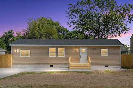 2542 E Dexter St Chesapeake, VA 23324