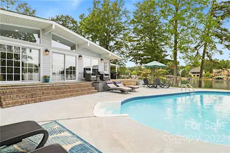 2598 Las Brisas Ln Denver, NC 28037