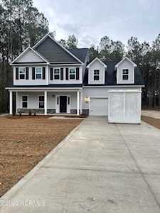 1806 Riggs Road Maysville, NC 28555