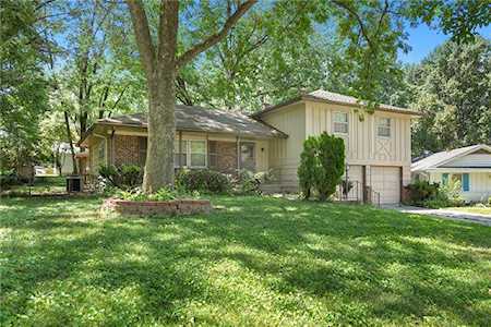 6121 W 85th Terrace Overland Park, KS 66207