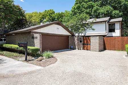 6239 Twin Oaks Circle Dallas, TX 75240