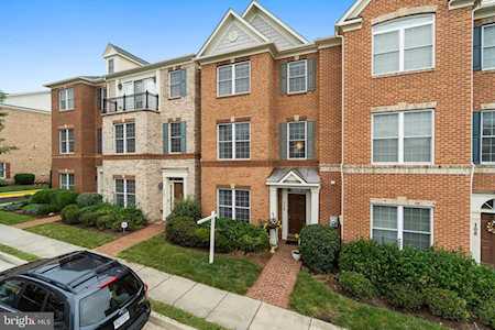 110 Quietwalk Ln Herndon, VA 20170