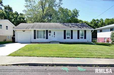2208 W Kensington Dr Peoria, IL 61614