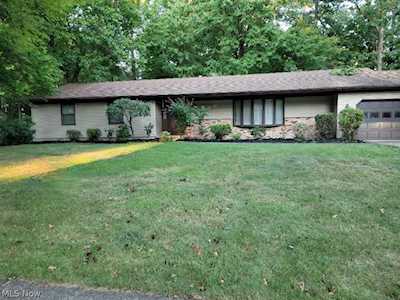 203 Williamsburg Dr Avon Lake, OH 44012