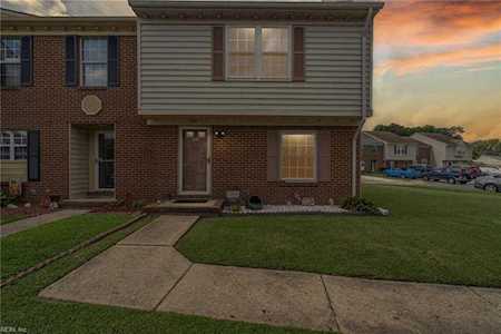 818 Huntly Dr Chesapeake, VA 23320