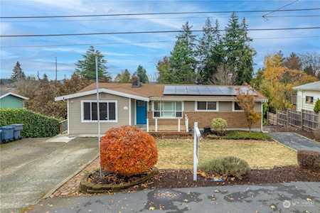 2128 Seaview St W University Place, WA 98466