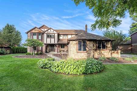 54178 Sherwood Shelby Twp, MI 48315