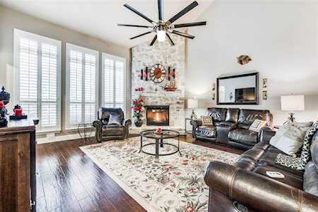 3213 Glen Crest Lane Denton, TX 76208