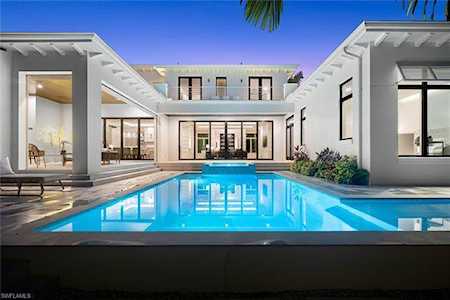 425 Putter Point Dr Naples, FL 34103